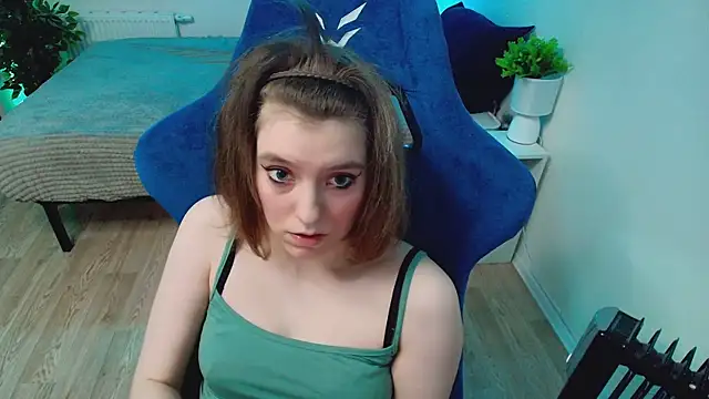 Snapshot of CranberryHot chatting on May 10, 8:14 pm CranberryHot online show from May 10, 8:14 pm