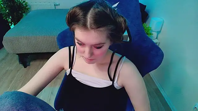 Snapshot of CranberryHot chatting on May 15, 1:34 am CranberryHot online show from May 15, 1:34 am