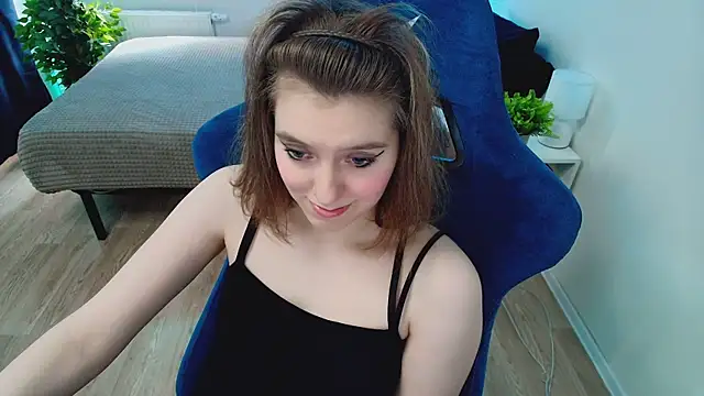 Snapshot of CranberryHot chatting on June 2, 10:39 am CranberryHot online show from June 2, 10:39 am