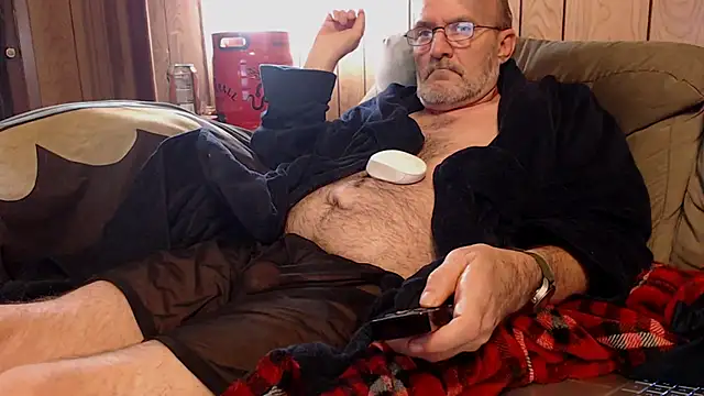 Snapshot of snickers1 chatting on December 5, 10:57 am snickers1 online show from December 5, 10:57 am