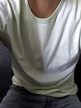 Snapshot of Leo_Big chatting on April 29, 11:58 am Leo Big online show from April 29, 11:58 am