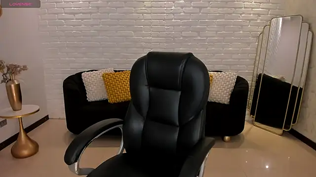 MorganHicks online show from November 7, 8:09 pm