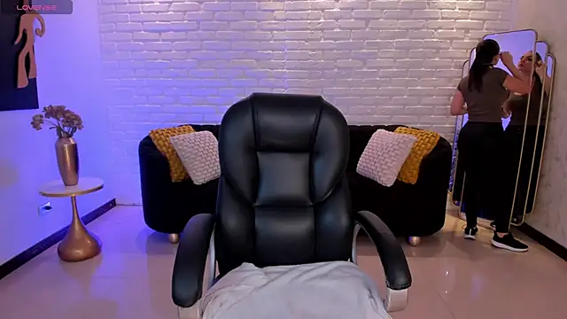 MorganHicks online show from November 22, 8:52 pm