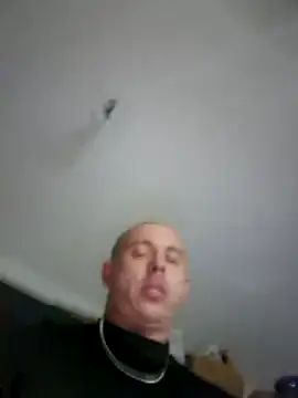 Snapshot of Pavelbure77 chatting on April 4, 3:27 am Pavelbure77 online show from April 4, 3:27 am