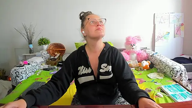 IamYourNarcotic online show from April 21, 11:38 am