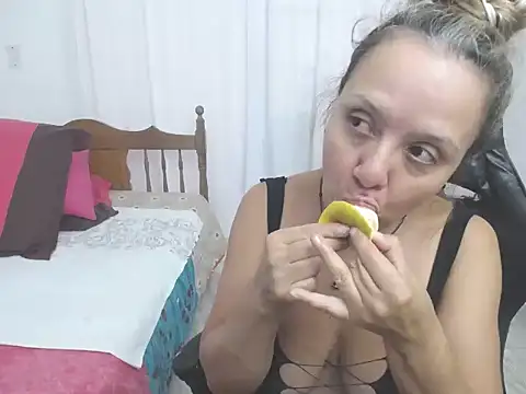 yeslluisa online show from March 29, 6:19 pm