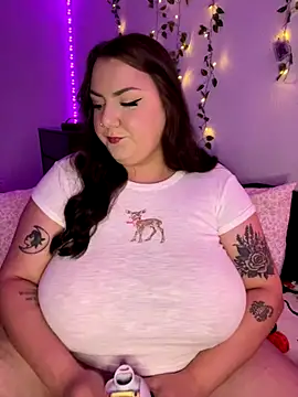 Snapshot of honeyviolet chatting on October 3, 4:09 am honeyviolet online show from October 3, 4:09 am