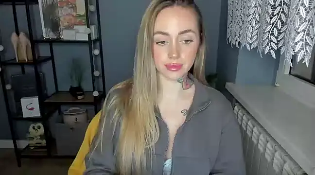 Snapshot of sexyCoralie chatting on January 5, 6:02 pm sexyCoralie online show from January 5, 6:02 pm