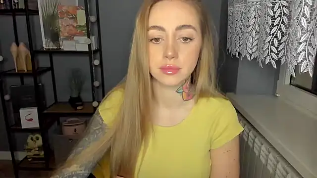 Snapshot of sexyCoralie chatting on January 7, 7:31 am sexyCoralie online show from January 7, 7:31 am