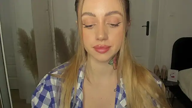 Snapshot of sexyCoralie chatting on February 1, 5:47 pm sexyCoralie online show from February 1, 5:47 pm