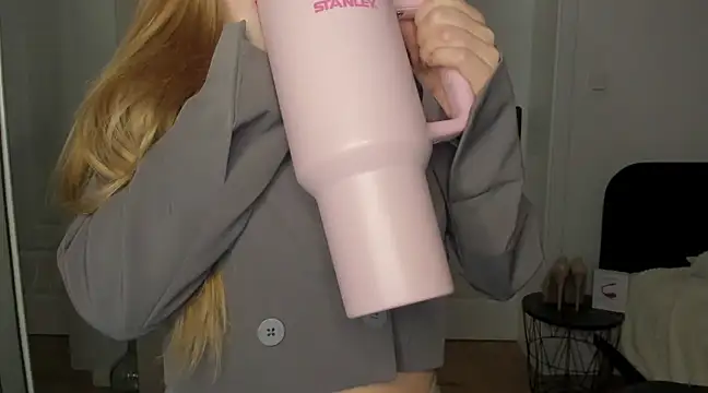 Snapshot of sexyCoralie chatting on February 4, 6:06 pm sexyCoralie online show from February 4, 6:06 pm