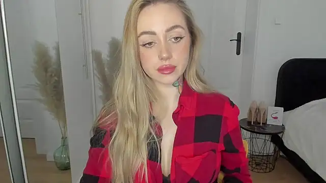 Snapshot of sexyCoralie chatting on March 13, 2:23 pm sexyCoralie online show from March 13, 2:23 pm