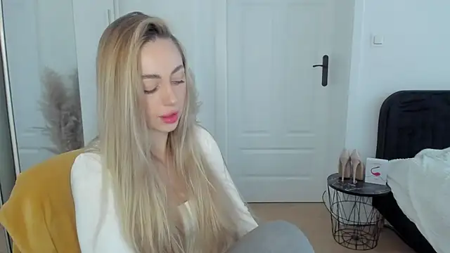 Snapshot of sexyCoralie chatting on March 17, 2:23 pm sexyCoralie online show from March 17, 2:23 pm