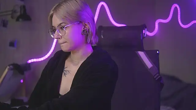 Snapshot of alyssa_sweet chatting on May 13, 3:04 am alyssa sweet online show from May 13, 3:04 am