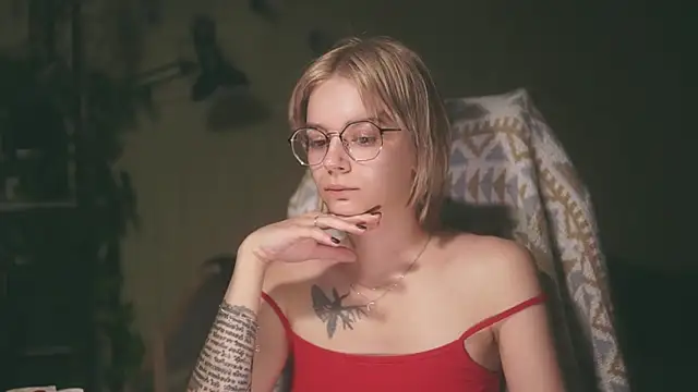 Snapshot of alyssa_sweet chatting on June 18, 9:36 am alyssa sweet online show from June 18, 9:36 am
