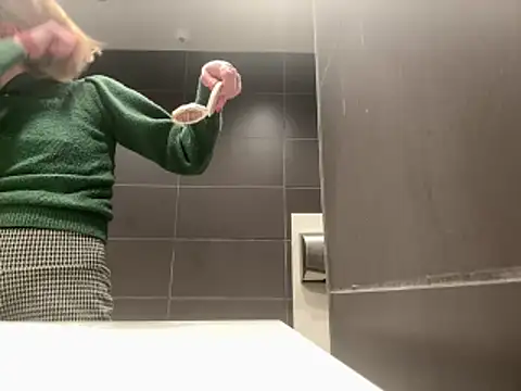 Snapshot of MissKittyPuss@xh chatting on December 14, 7:07 pm MissKittyPussxh online show from December 14, 7:07 pm