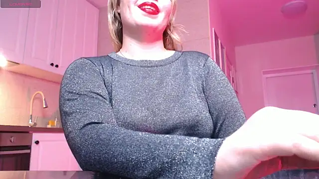 HotTiffani online show from January 25, 1:30 pm