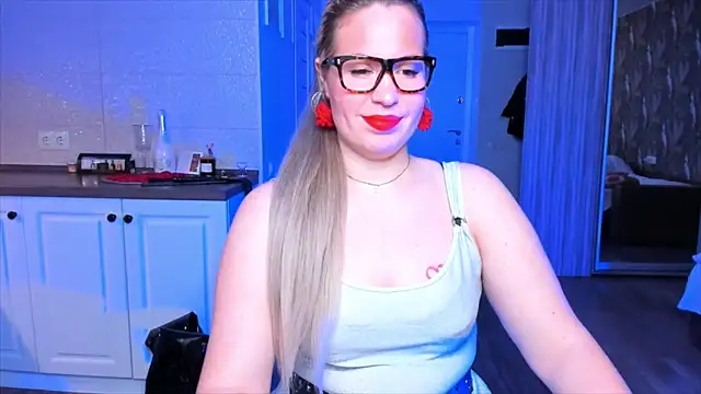 HotTiffani online show from February 8, 9:02 am