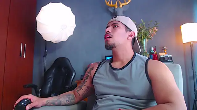 geirge teacherxx online show from October 31, 3:35 pm