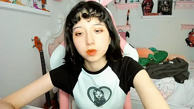 Snapshot of cherrycute chatting on December 20, 7:37 am cherrycute online show from December 20, 7:37 am