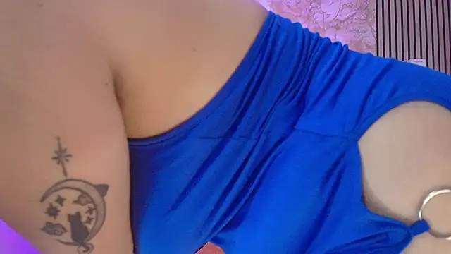 Snapshot of JuliRamirez chatting on October 1, 12:44 pm JuliRamirez online show from October 1, 12:44 pm