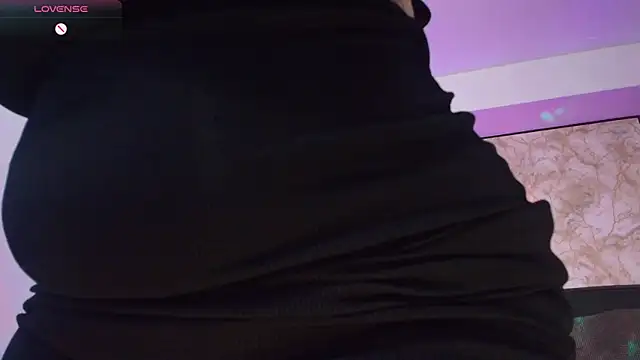 Snapshot of JuliRamirez chatting on November 30, 1:37 pm JuliRamirez online show from November 30, 1:37 pm