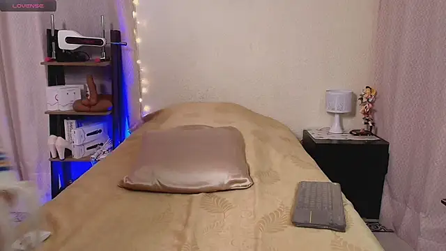 Swetisabella01 online show from February 15, 11:28 am