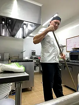 Snapshot of xavier_1988 chatting on October 25, 12:18 am xavier 1988 online show from October 25, 12:18 am