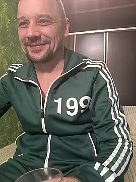 Snapshot of DanielOhCool chatting on January 27, 5:58 pm DanielOhCool online show from January 27, 5:58 pm