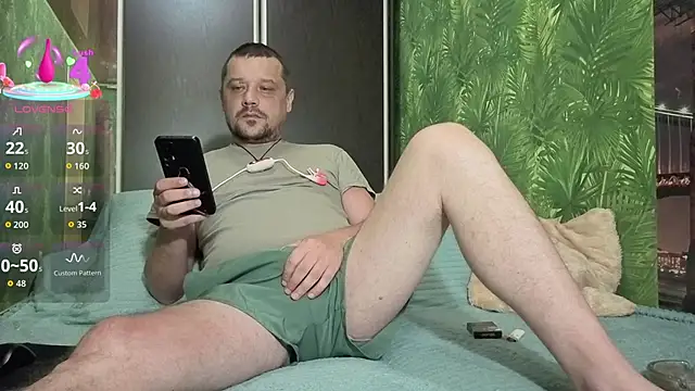 Snapshot of DanielOhCool chatting on June 13, 6:33 am DanielOhCool online show from June 13, 6:33 am