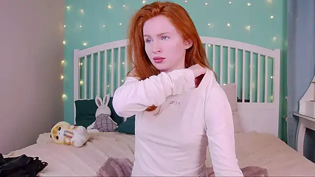 Snapshot of GingerArin chatting on March 1, 2:44 pm GingerArin online show from March 1, 2:44 pm