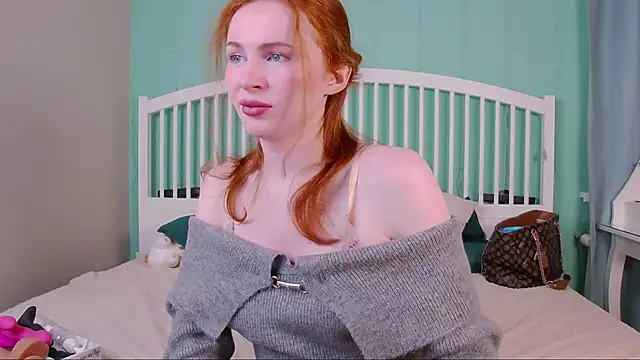 Snapshot of GingerArin chatting on March 21, 2:29 pm GingerArin online show from March 21, 2:29 pm