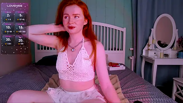 Snapshot of GingerArin chatting on October 22, 10:15 am GingerArin online show from October 22, 10:15 am