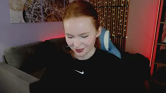 Snapshot of GingerArin chatting on October 24, 10:22 am GingerArin online show from October 24, 10:22 am