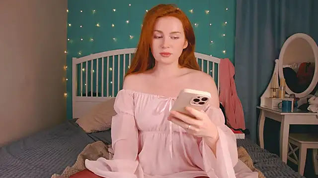 Snapshot of GingerArin chatting on December 3, 11:41 am GingerArin online show from December 3, 11:41 am