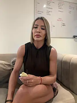 ChristieKroes online show from February 18, 8:58 pm