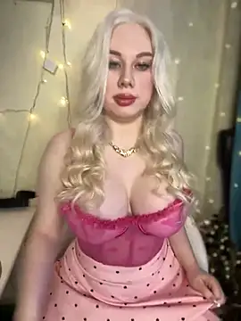 Snapshot of LaraHollywood chatting on February 15, 2:37 am LaraHollywood online show from February 15, 2:37 am