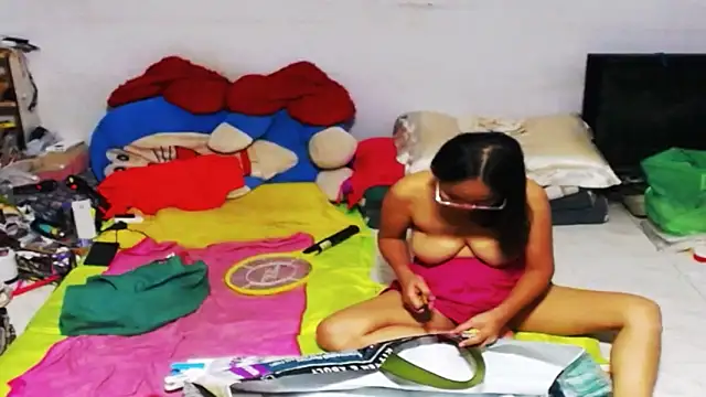 Snapshot of 1CuteAndSexy69 chatting on January 31, 6:14 pm 1CuteAndSexy69 online show from January 31, 6:14 pm