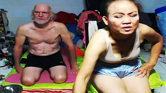 Snapshot of 1CuteAndSexy69 chatting on February 6, 9:00 am 1CuteAndSexy69 online show from February 6, 9:00 am