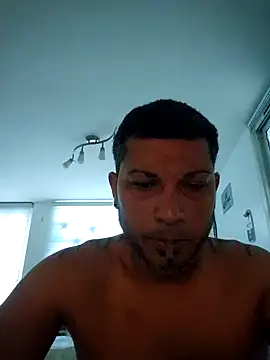 Snapshot of tropikboy chatting on October 3, 10:23 am tropikboy online show from October 3, 10:23 am
