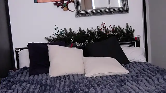 Ashley Ross  online show from December 22, 7:44 am