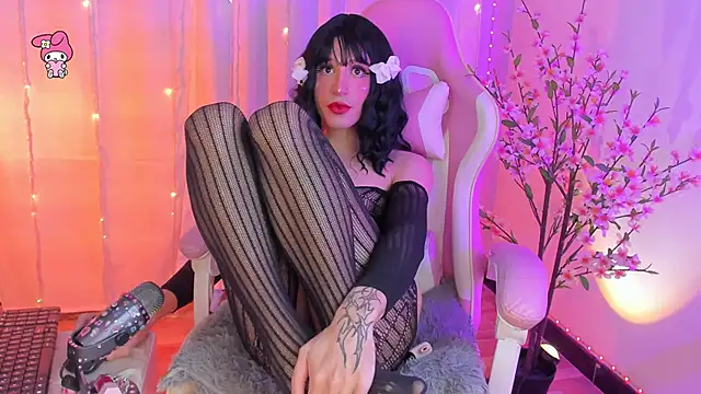 rosseblondee online show from April 20, 11:28 pm