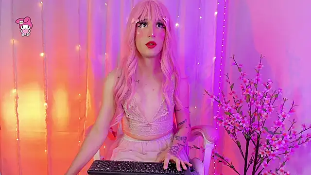 Snapshot of rosseblondee chatting on June 17, 7:48 pm rosseblondee online show from June 17, 7:48 pm