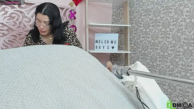Snapshot of valerie_lya chatting on January 29, 8:35 pm valerie lya online show from January 29, 8:35 pm