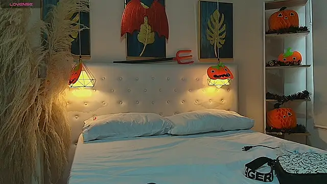 Snapshot of valerie_lya chatting on October 16, 8:43 pm valerie lya online show from October 16, 8:43 pm