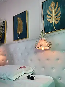 valerie lya online show from November 6, 8:43 pm