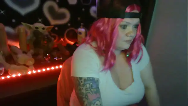Snapshot of HoneyChambers chatting on May 20, 10:27 pm HoneyChambers online show from May 20, 10:27 pm