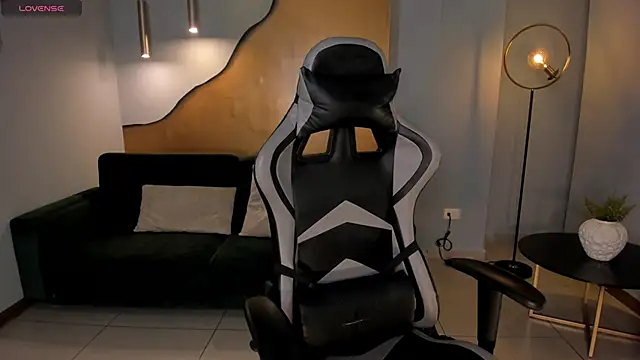 Snapshot of EllaClark chatting on January 9, 7:40 pm EllaClark online show from January 9, 7:40 pm