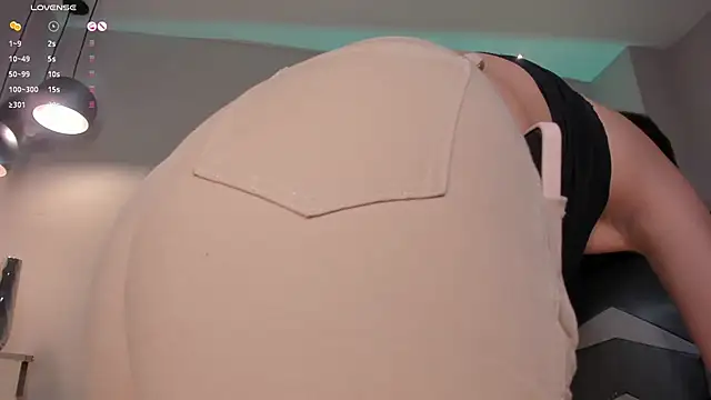 Snapshot of EllaClark chatting on January 19, 12:49 am EllaClark online show from January 19, 12:49 am