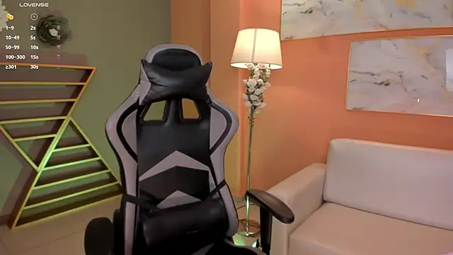 Snapshot of EllaClark chatting on February 4, 8:06 pm EllaClark online show from February 4, 8:06 pm